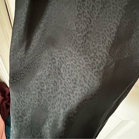 Victoria's Secret Black Backless Layering Camisole Top With Leopard Print - Picture 3 of 4